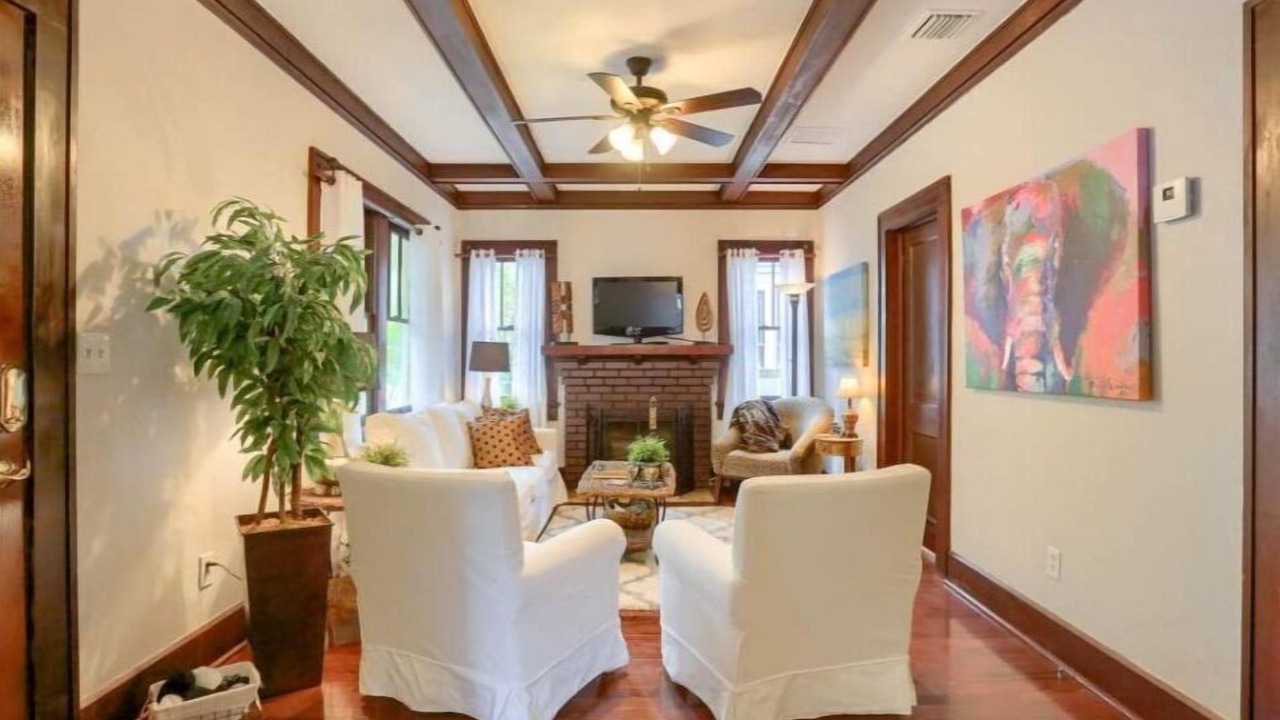 Photo of Livingroom in Historic Uptown