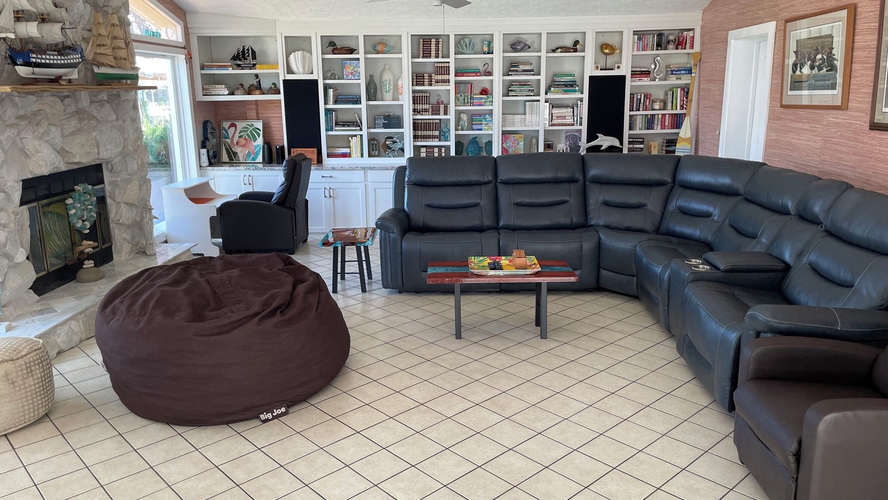 Photo of Livingroom in Indian Waters