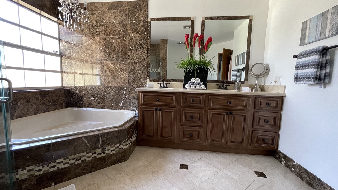 Photo of Bathroom in Greenview Shores