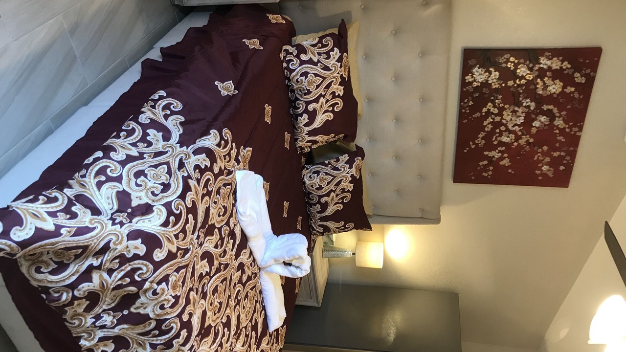 Photo of Bedroom in Town N County Park