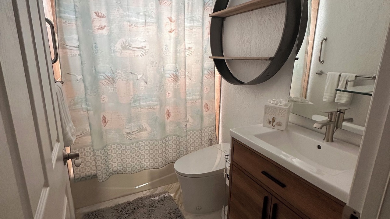 Photo of Bathroom in Tropic Palms