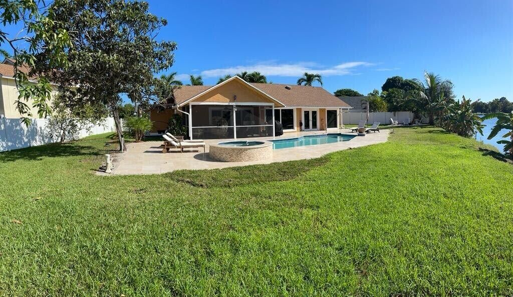 Photo of Outdoor in Tropic Palms