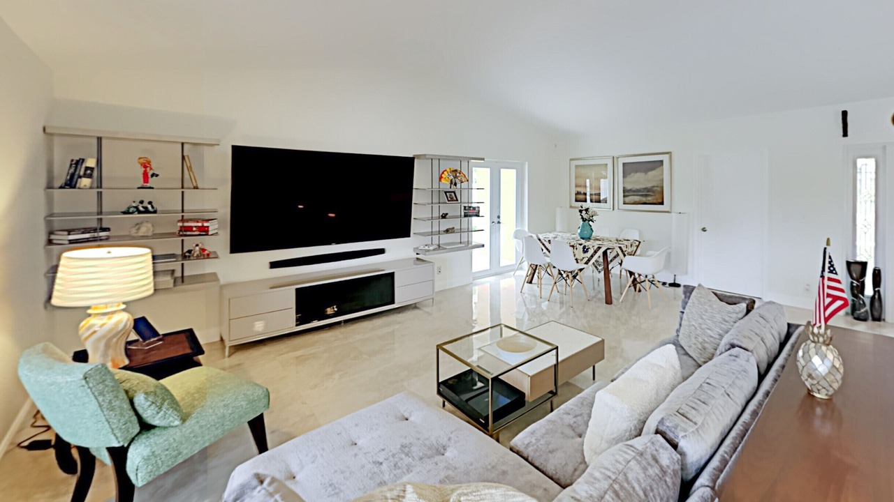 Photo of Livingroom in Tropic Palms