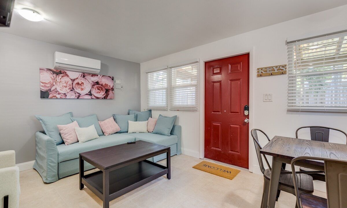 Photo of Livingroom in River Oaks