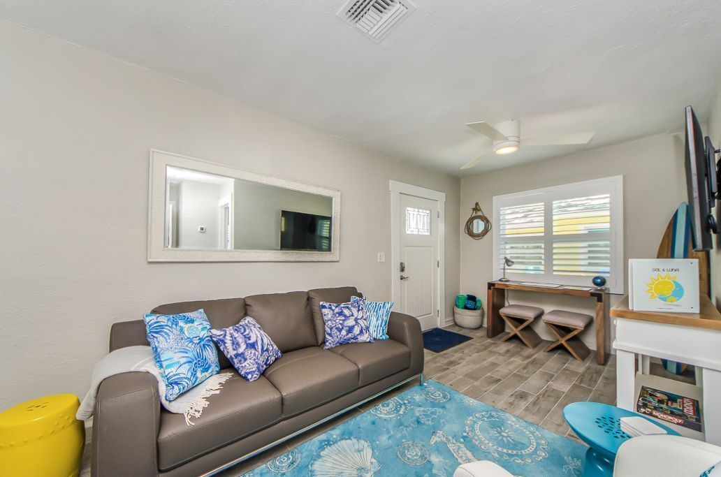 Photo of Livingroom in Independence Square