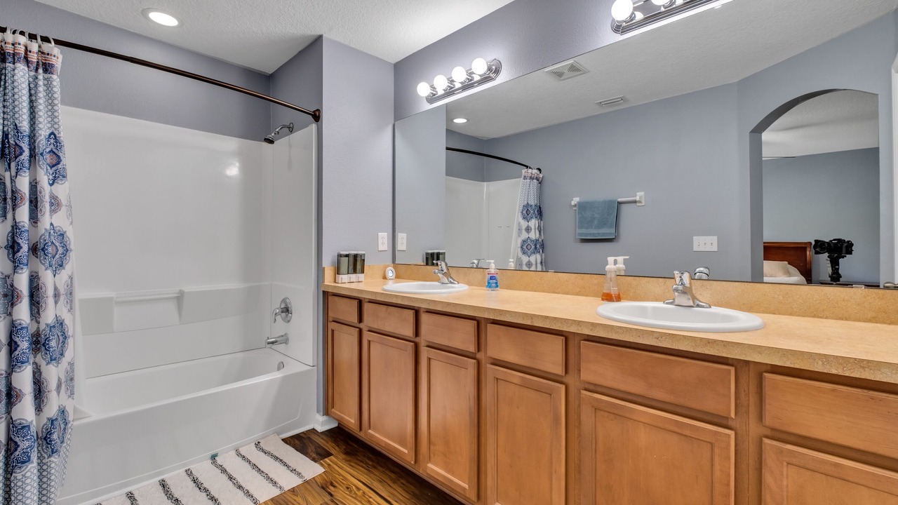 Photo of Bathroom in OakLeaf Plantation
