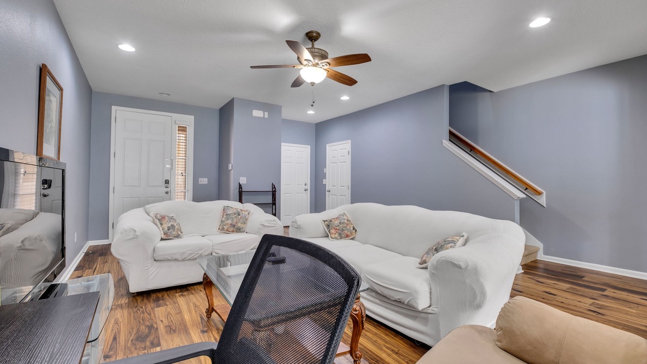 Photo of Livingroom in OakLeaf Plantation