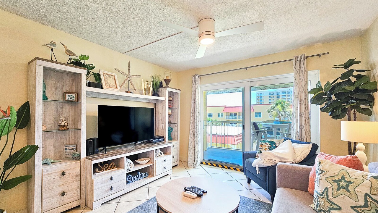 Photo of Livingroom in Point East