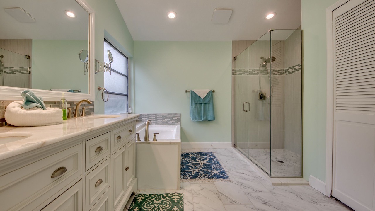 Photo of Bathroom in Caloosahatchee