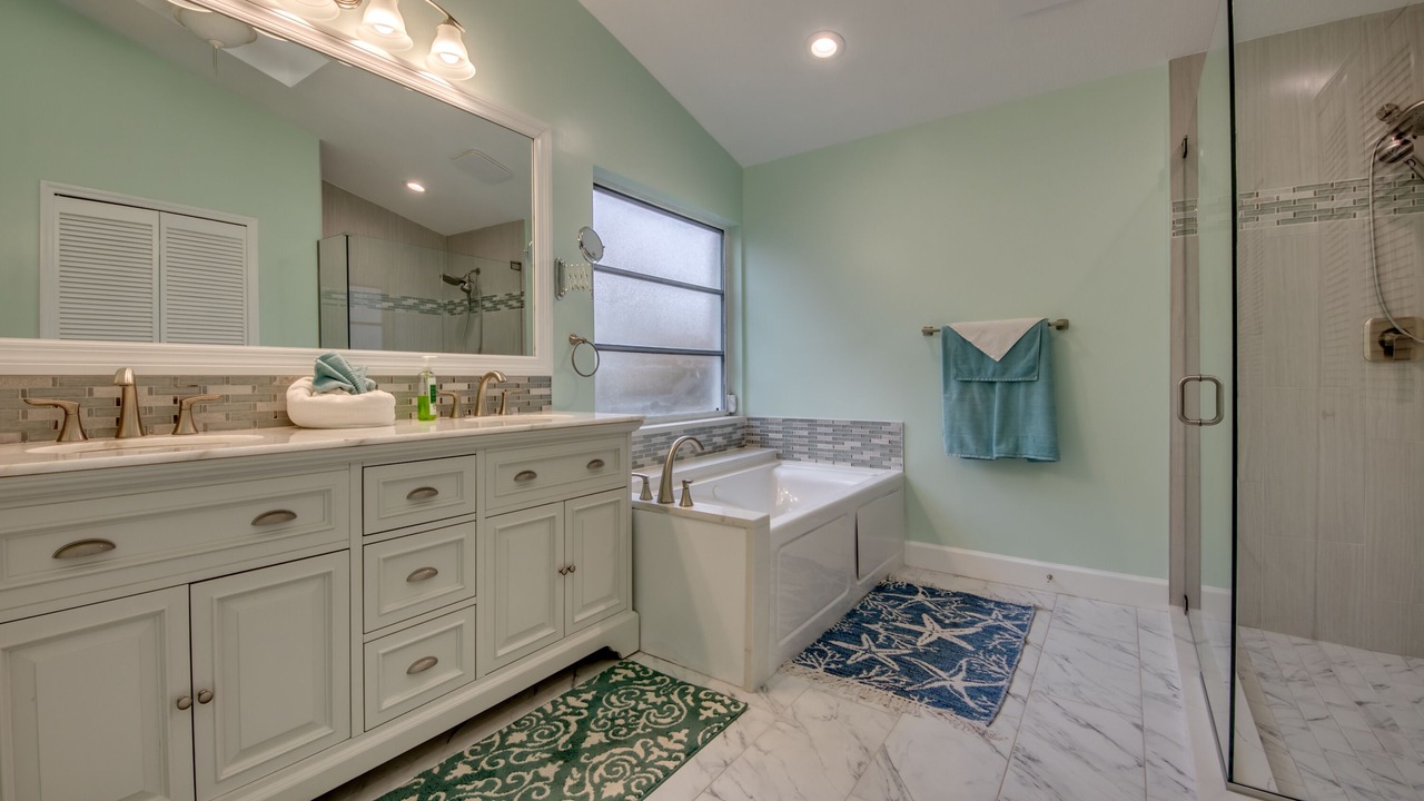 Photo of Bathroom in Caloosahatchee