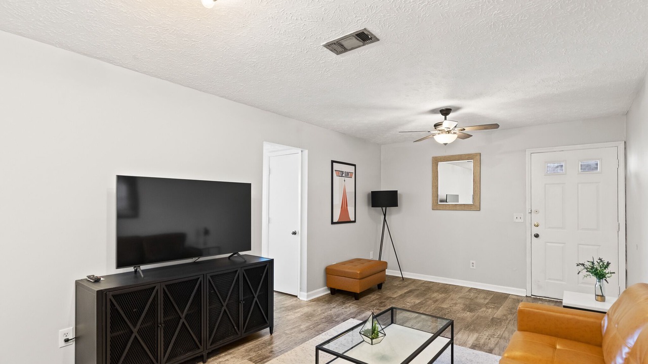 Photo of Livingroom in Auburn
