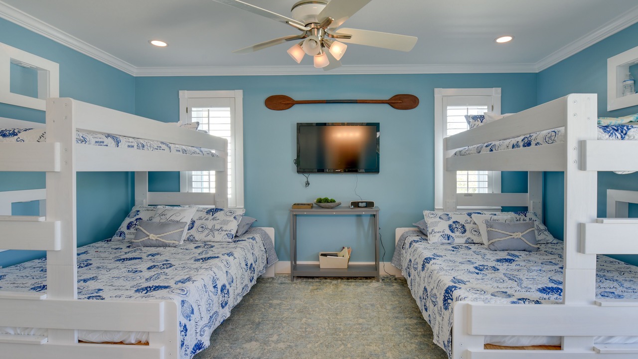 Photo of Bedroom in Crystal Shores