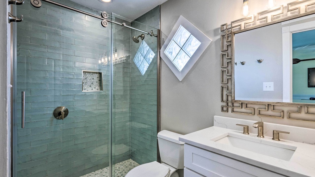 Photo of Bathroom in Crystal Shores