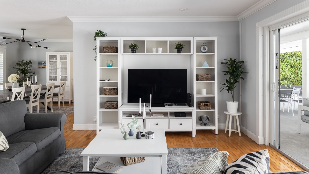 Photo of Livingroom in Hollywood Lakes