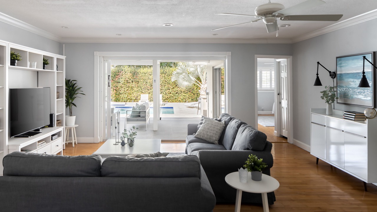 Photo of Livingroom in Hollywood Lakes
