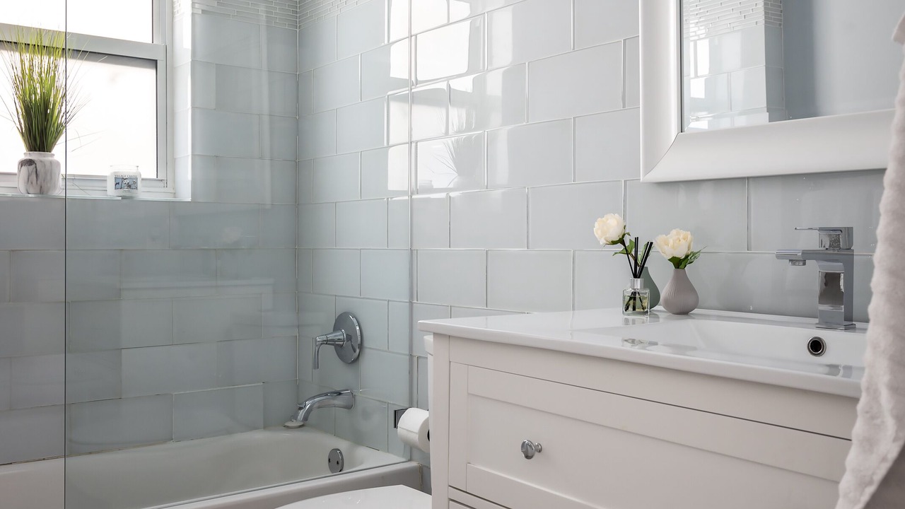 Photo of Bathroom in Hollywood Lakes