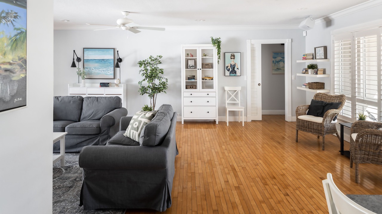 Photo of Livingroom in Hollywood Lakes