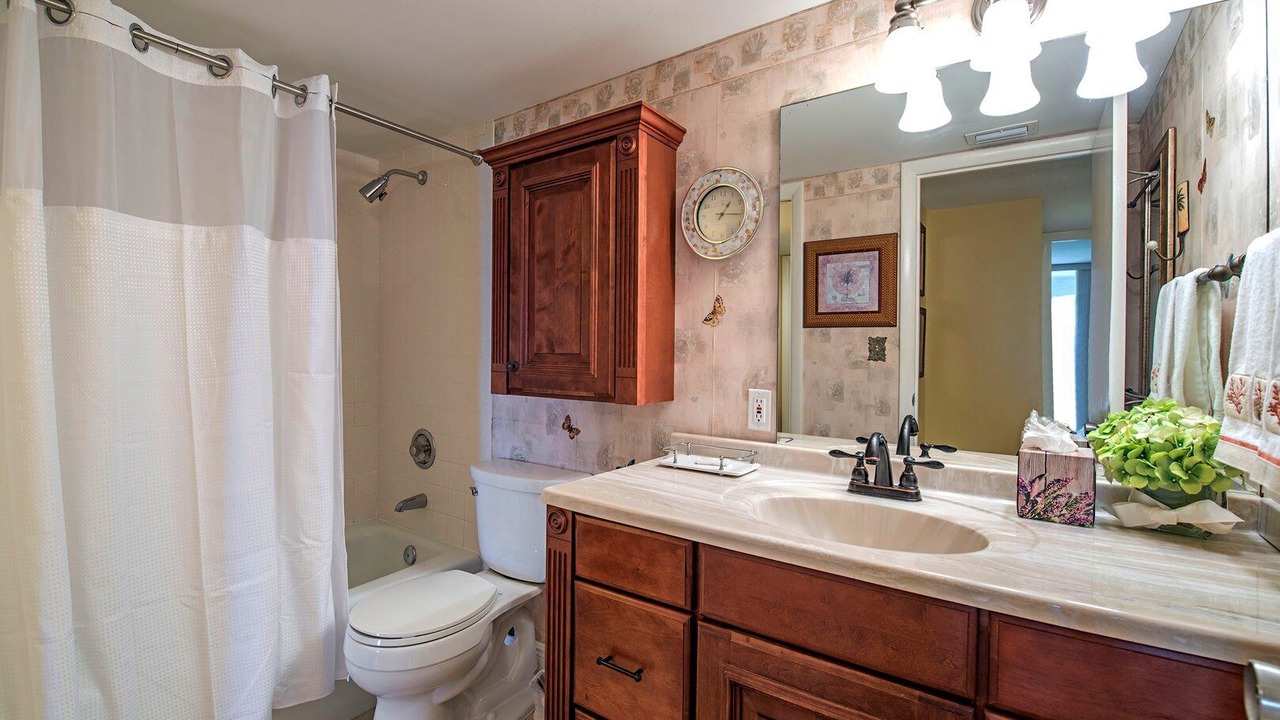 Photo of Bathroom in Vanderbilt Beach