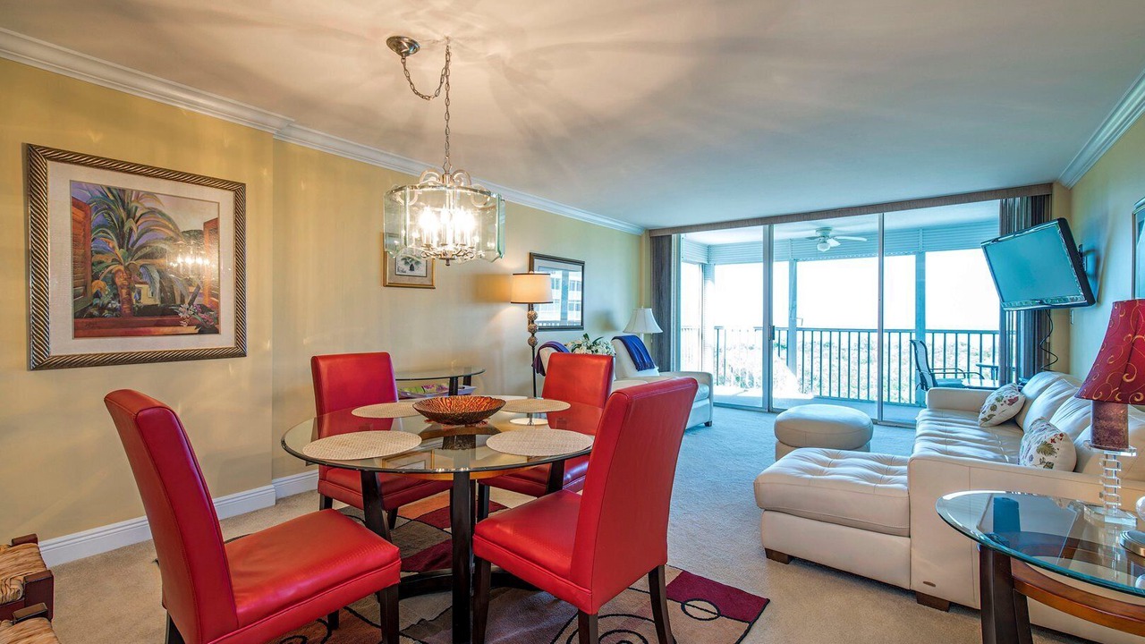 Photo of Livingroom in Vanderbilt Beach