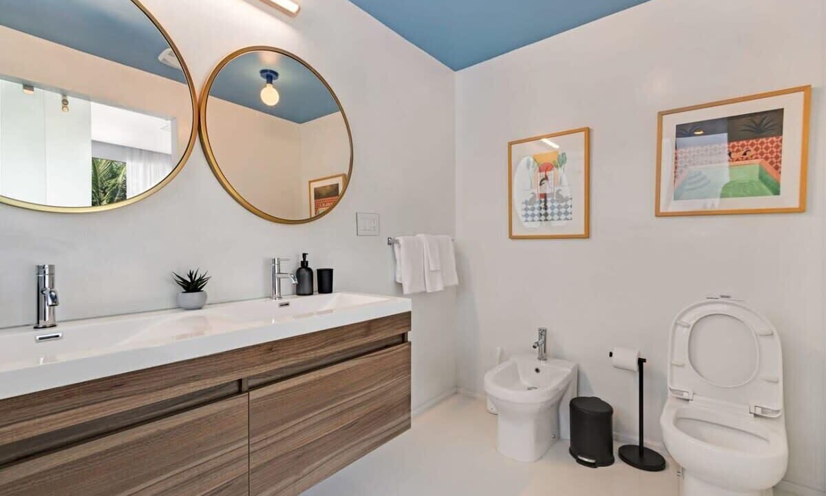 Photo of Bathroom in South Pointe