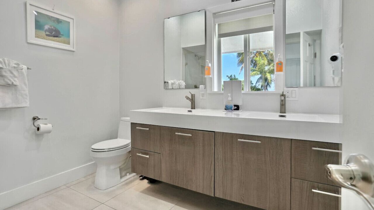 Photo of Bathroom in Sugarloaf Key