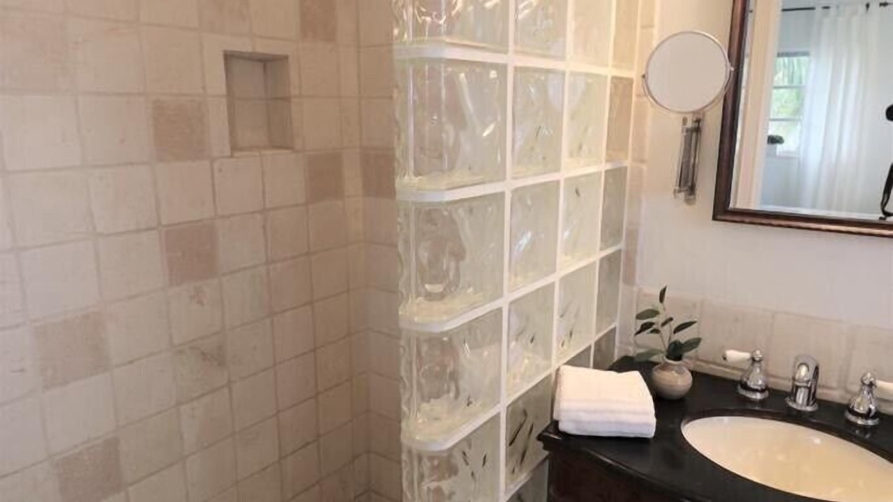 Photo of Bathroom in Hollywood Lakes