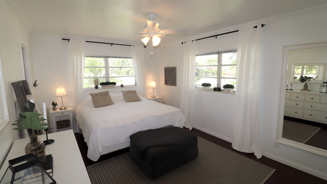 Photo of Bedroom in Hollywood Lakes
