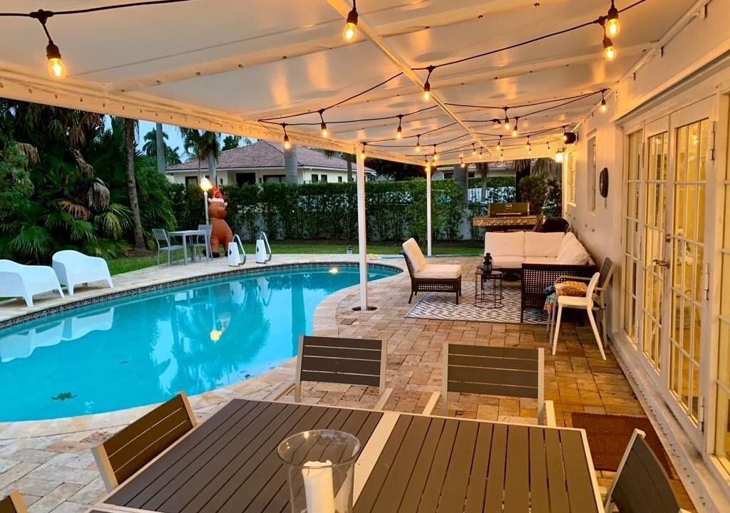 Photo of Outdoor in Hollywood Lakes