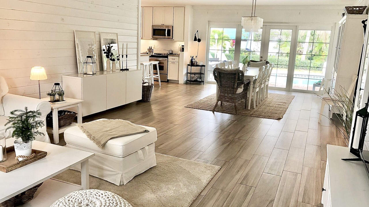 Photo of Livingroom in Hollywood Lakes
