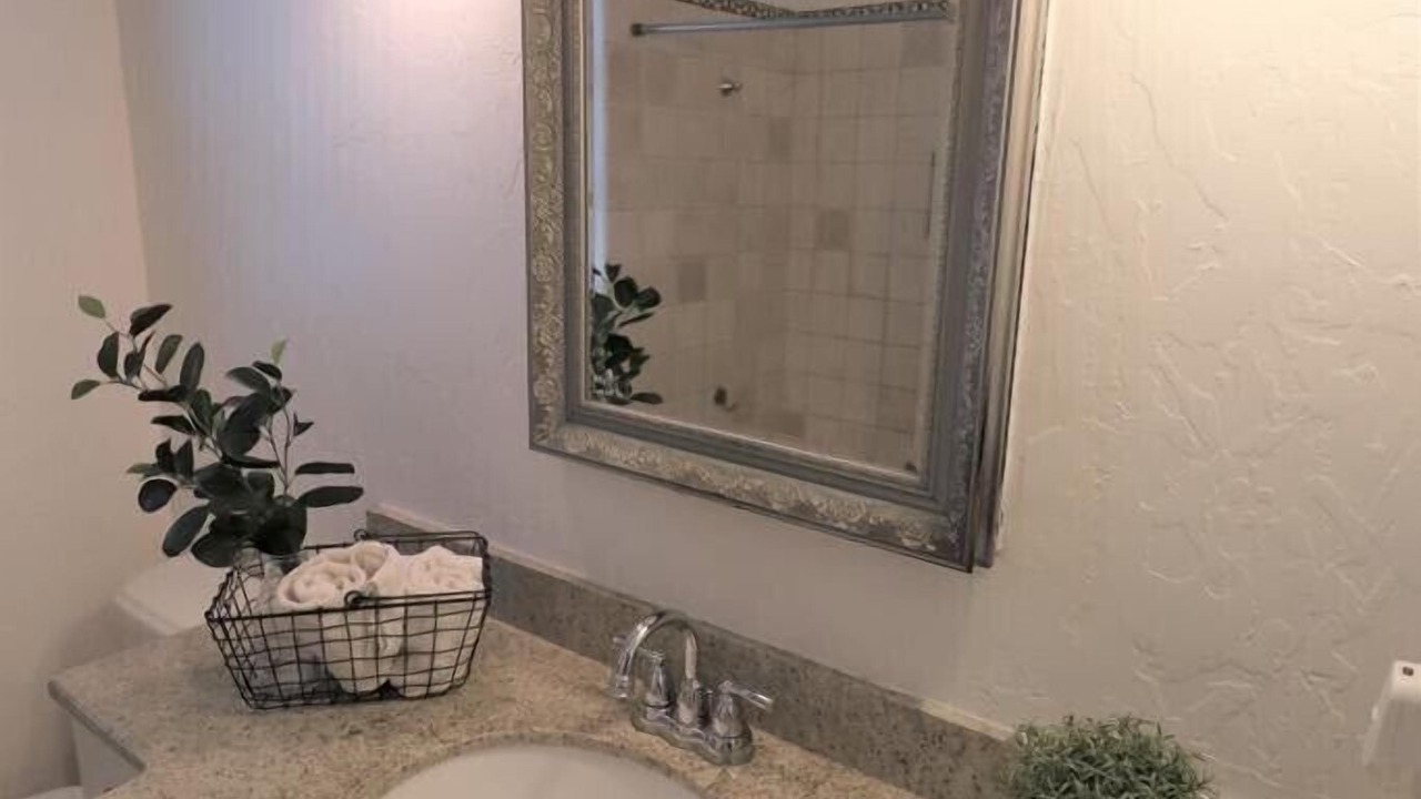 Photo of Bathroom in Hollywood Lakes