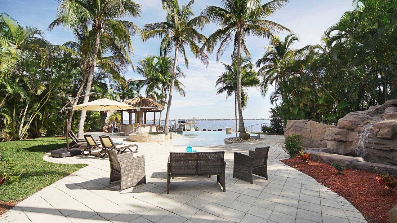 Photo of Patio Balcony in Yacht Club