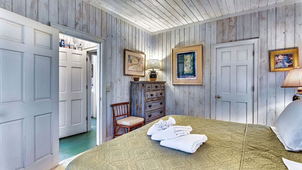 Photo of Bedroom in Eastpoint