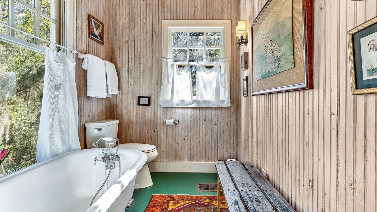 Photo of Bathroom in Eastpoint