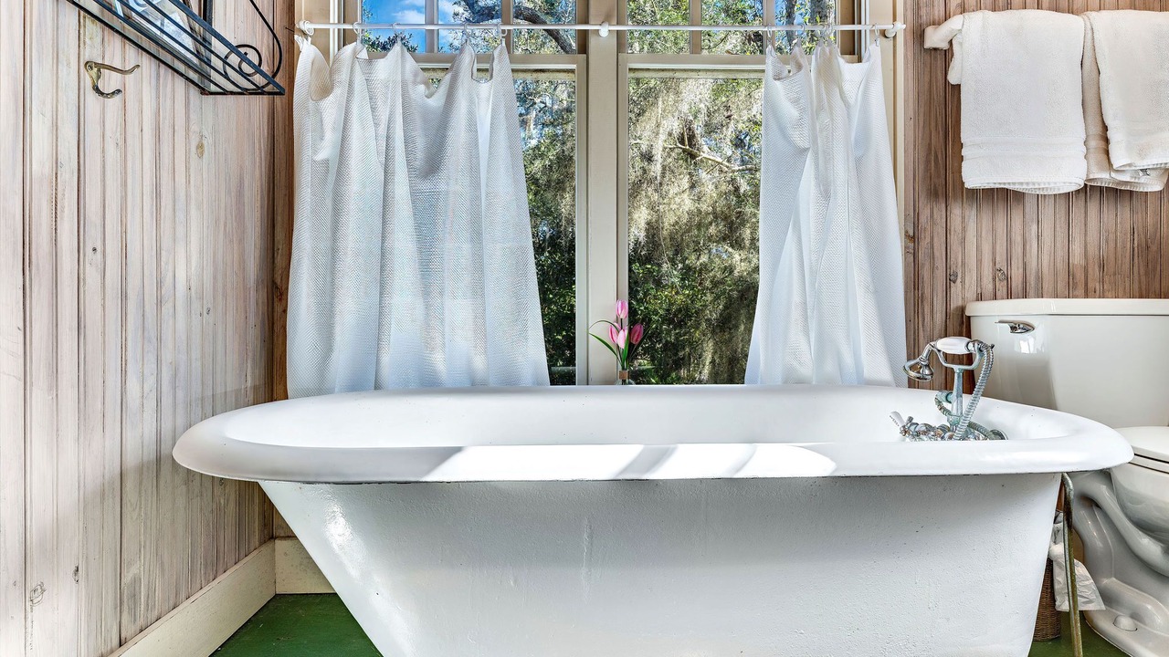 Photo of Bathroom in Eastpoint