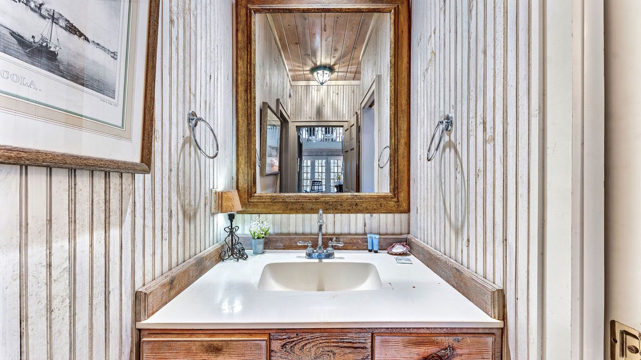 Photo of Bathroom in Eastpoint