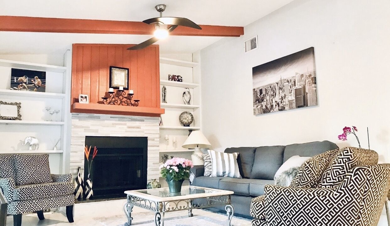 Photo of Livingroom in Somerset Lakes