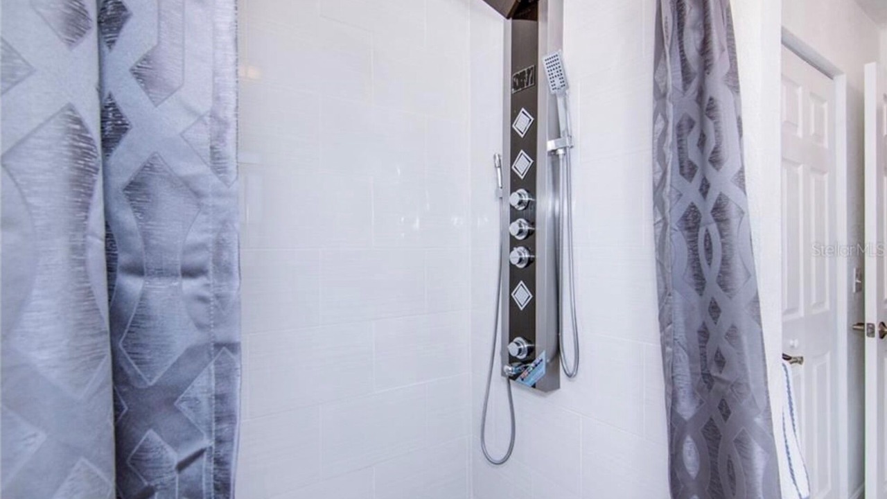 Photo of Bathroom in Somerset Lakes
