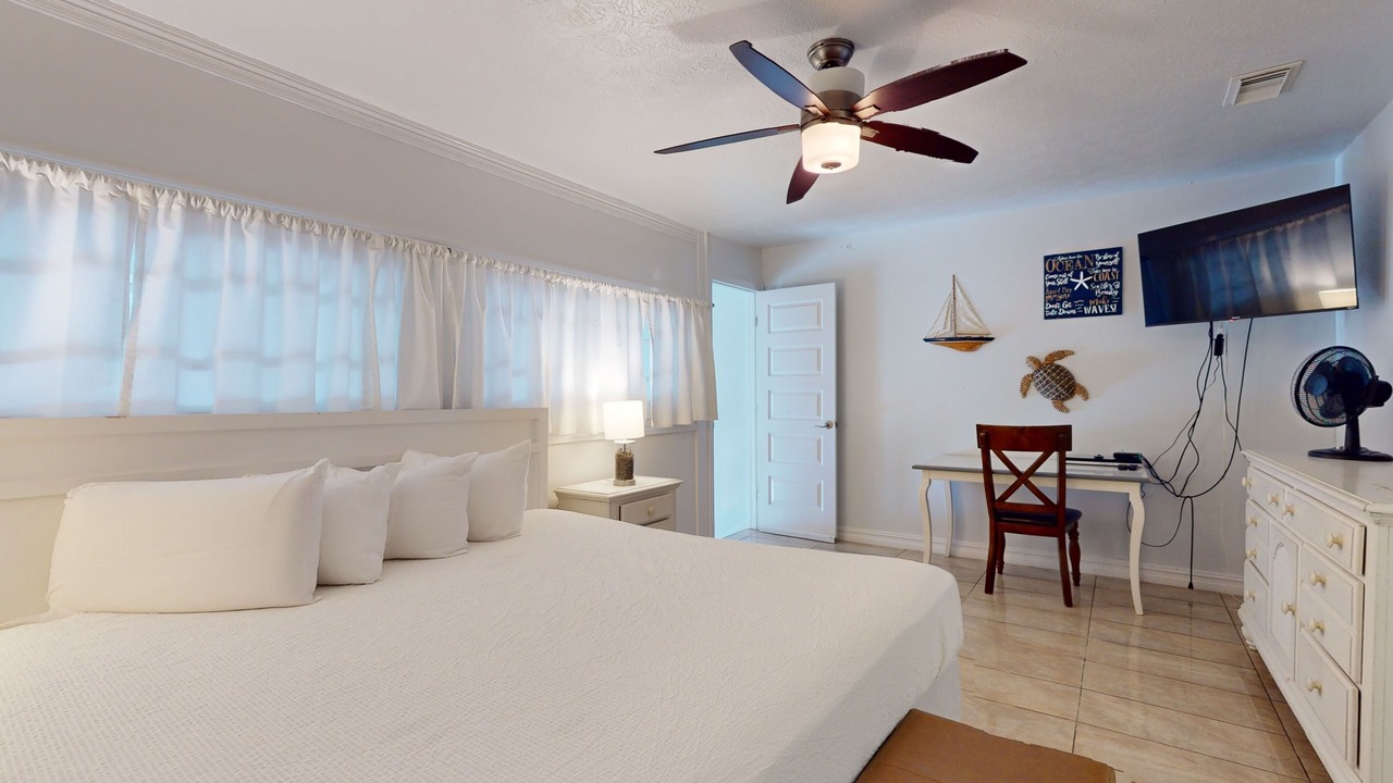 Photo of Bedroom in Crystal Beach