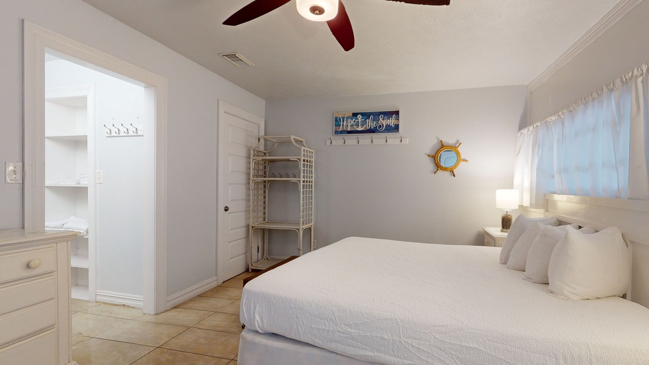 Photo of Bedroom in Crystal Beach