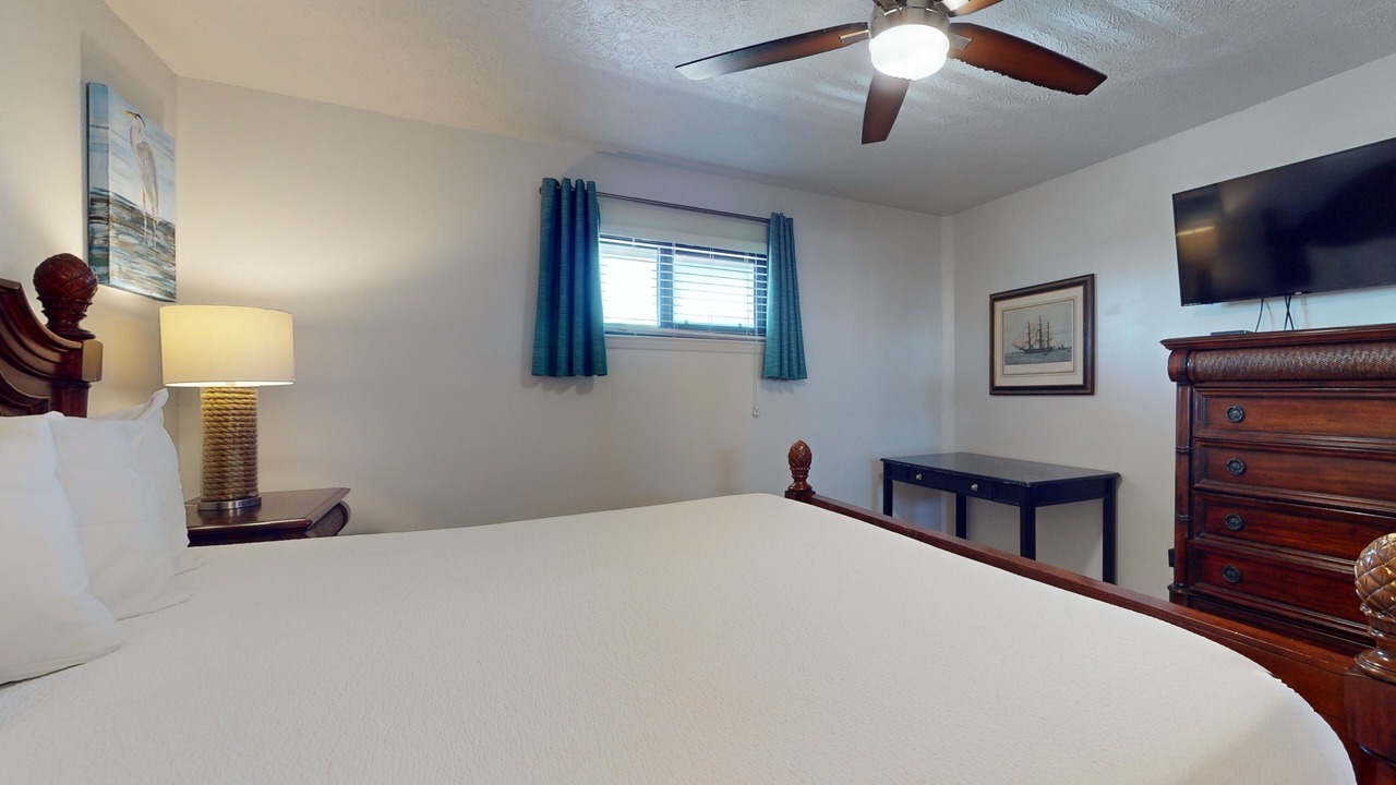 Photo of Bedroom in Crystal Beach