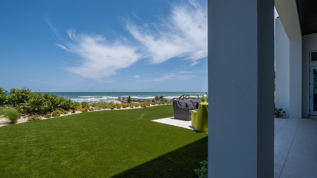 Photo of Patio Balcony in Crescent Beach