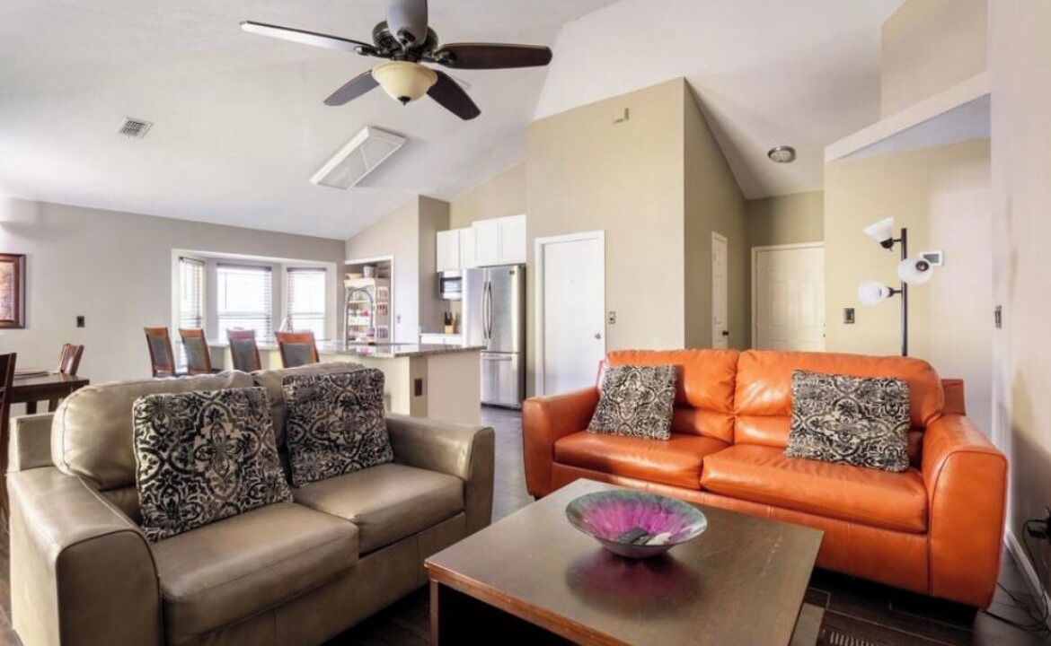 Photo of Livingroom in Northside