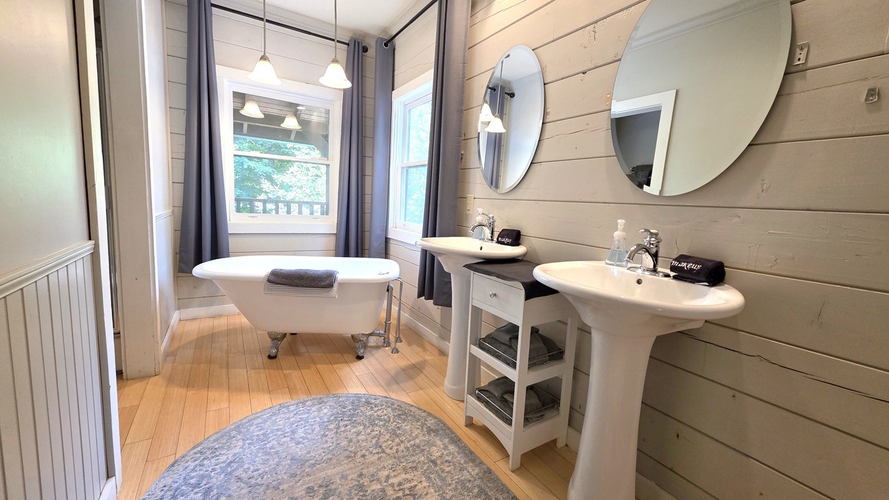 Photo of Bathroom in Dahlonega
