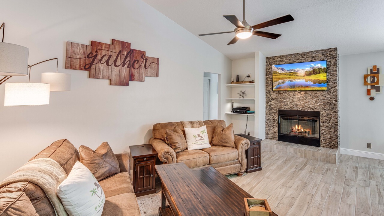 Photo of Livingroom in Hunt Club