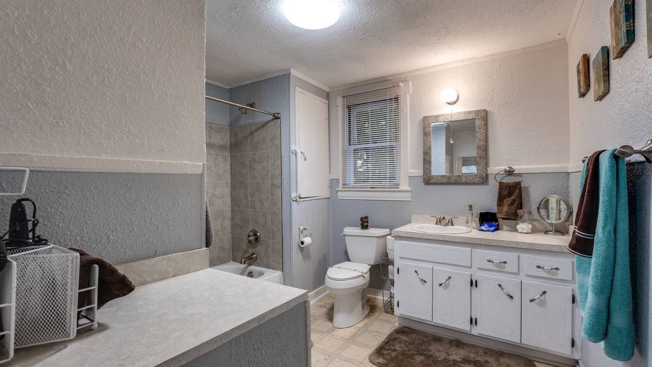 Photo of Bathroom in Lakeside