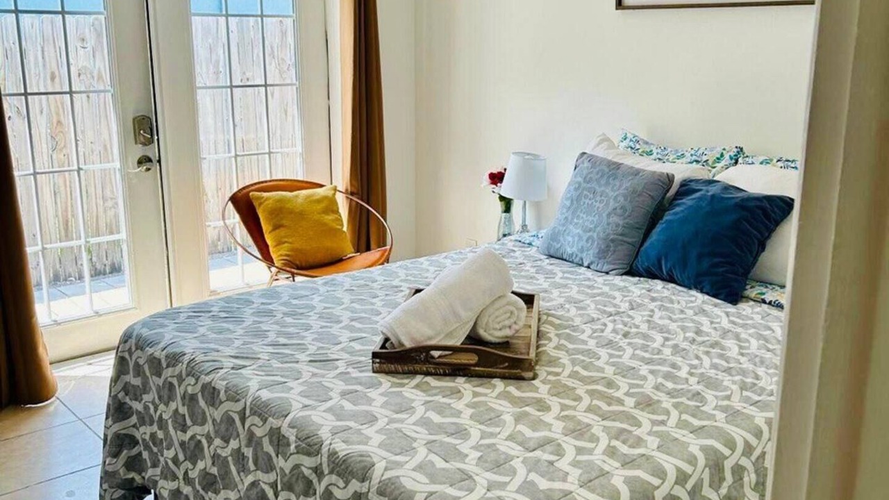 Photo of Bedroom in Carver City - Lincoln Gardens