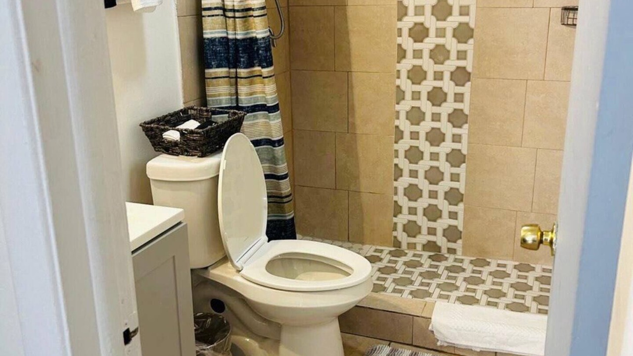 Photo of Bathroom in Carver City - Lincoln Gardens