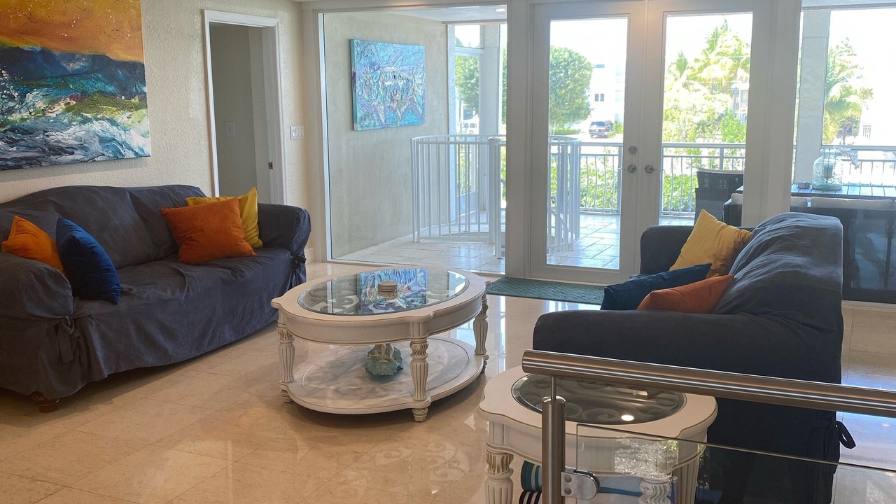 Photo of Livingroom in Venetian Shores
