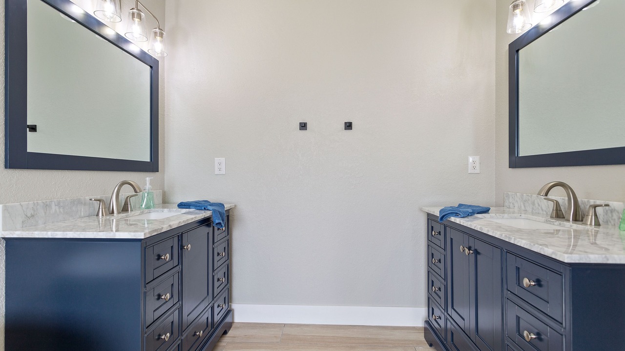 Photo of Bathroom in Trafalgar