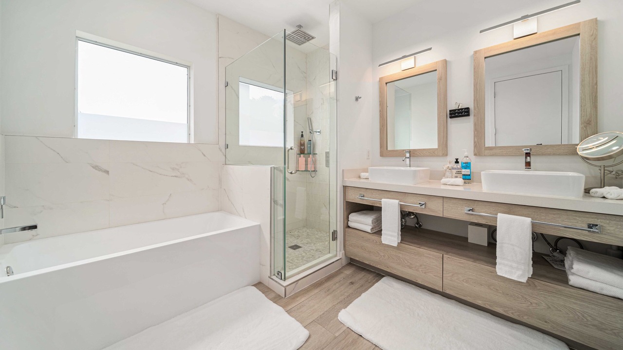 Photo of Bathroom in Coral Way